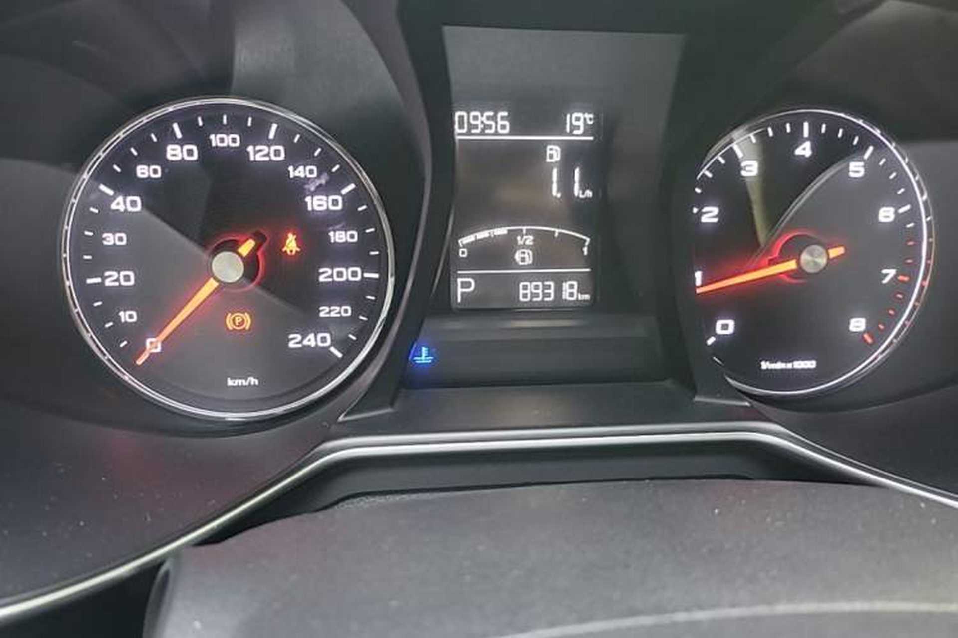 Used MG 6 2017 20T Automatic Luxury Smart Connect Version China V Standard Odometer Close Up