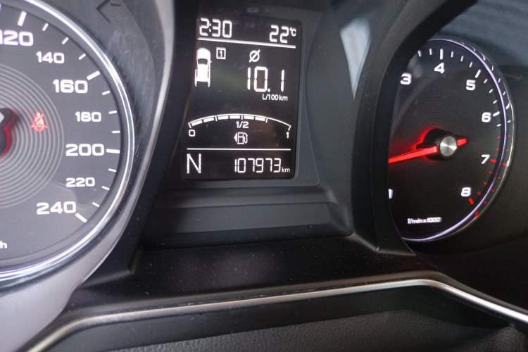 Used MG 6 2017 20T Automatic Luxury Smart Connect Version China V Standard Odometer Close Up