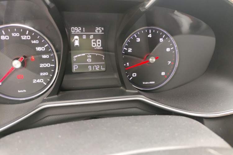Used MG 6 2017 20T Automatic Luxury Smart Connect Version China V Standard Odometer Close Up