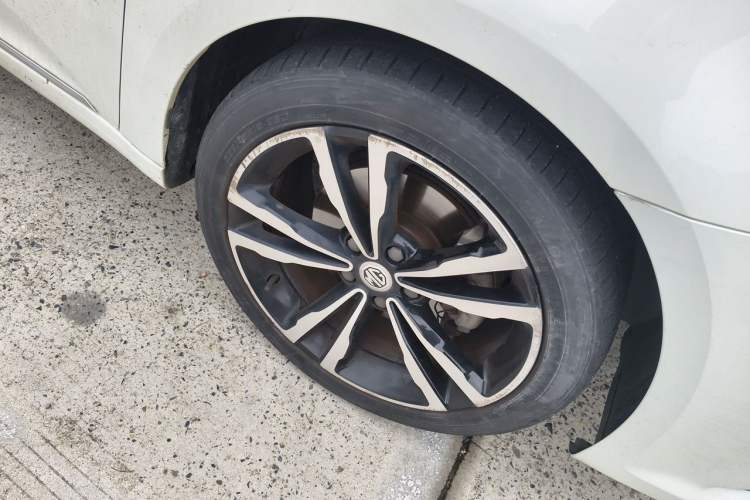Used MG 6 2017 20T Automatic Trophy Prestige Internet Edition China V Standard Right Front Wheel Hub