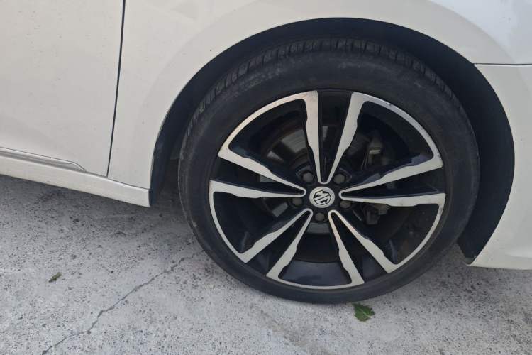 Used MG 6 2017 20T Automatic Trophy Prestige Internet Edition China V Standard Right Front Wheel Hub