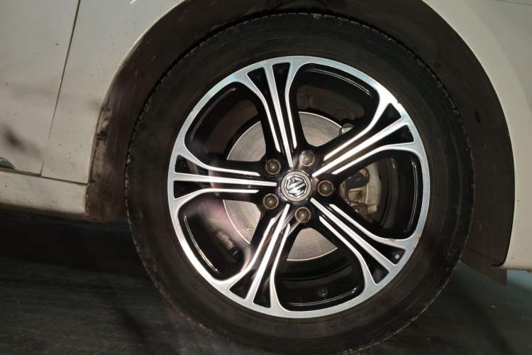 Used MG 6 2017 20T Manual Luxury Smart Connect Version China V Standard Right Front Wheel Hub
