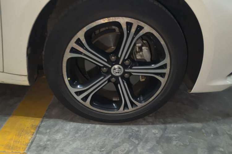 Used MG 6 2017 20T Automatic Luxury Smart Connect Version China V Standard Right Front Wheel Hub