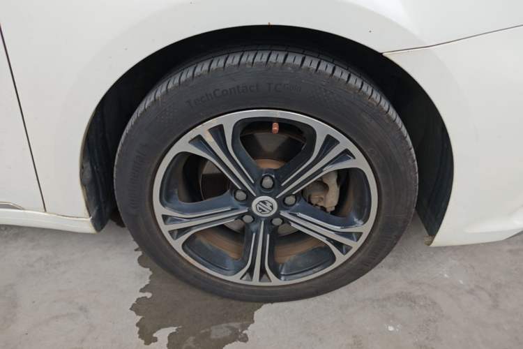 Used MG 6 2017 20T Manual Luxury Smart Connect Version China V Standard Right Front Wheel Hub