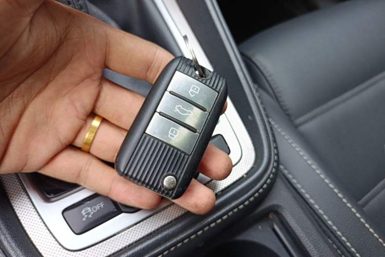 Used MG 6 2017 20T Automatic Luxury Smart Connect Version China V Standard Vehicle Key