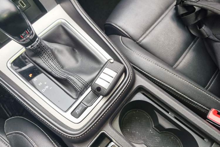 Used MG 6 2017 20T Automatic Luxury Smart Connect Version China V Standard Vehicle Key