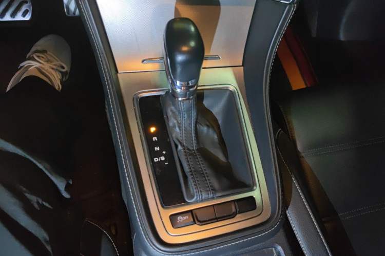 Used MG 6 2018 20T Automatic Luxury Smart Connectivity Version China VI Standard Gear Lever