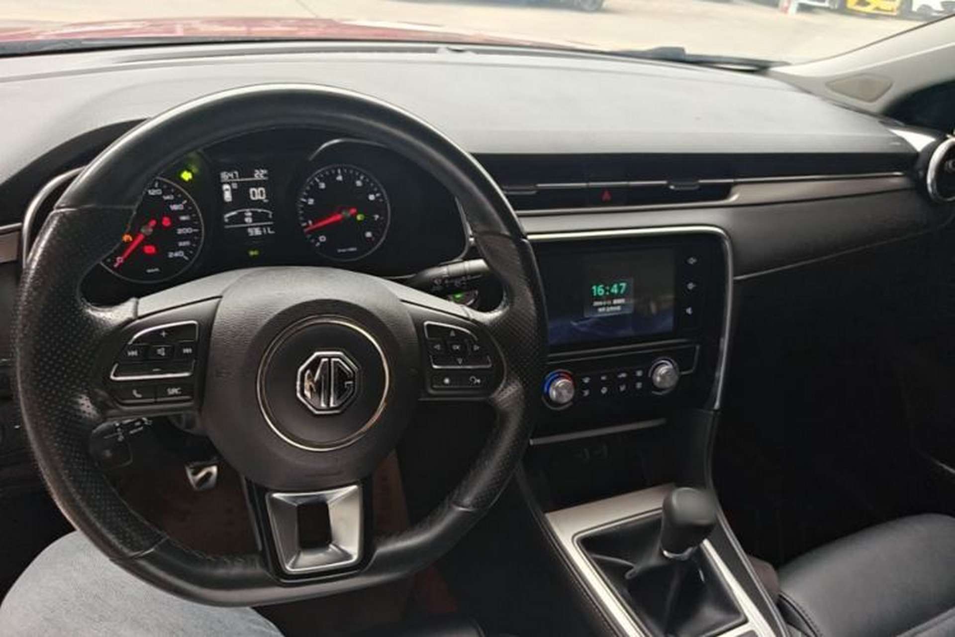 Used MG 6 2018 20T Manual Luxury Smart Connect Version China VI Standard Center Console
