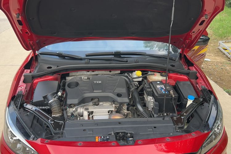 Used MG 6 2018 20T Manual Luxury Smart Connect Version China VI Standard Engine Bay