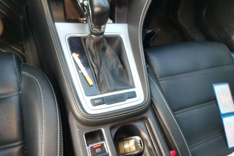 Used MG 6 2018 20T Automatic Luxury Smart Connectivity Version China VI Standard Gear Lever
