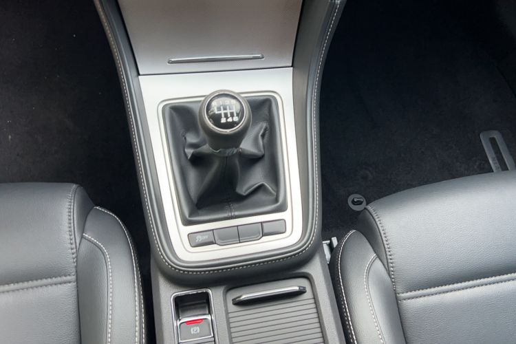 Used MG 6 2018 20T Manual Luxury Smart Connect Version China VI Standard Gear Lever