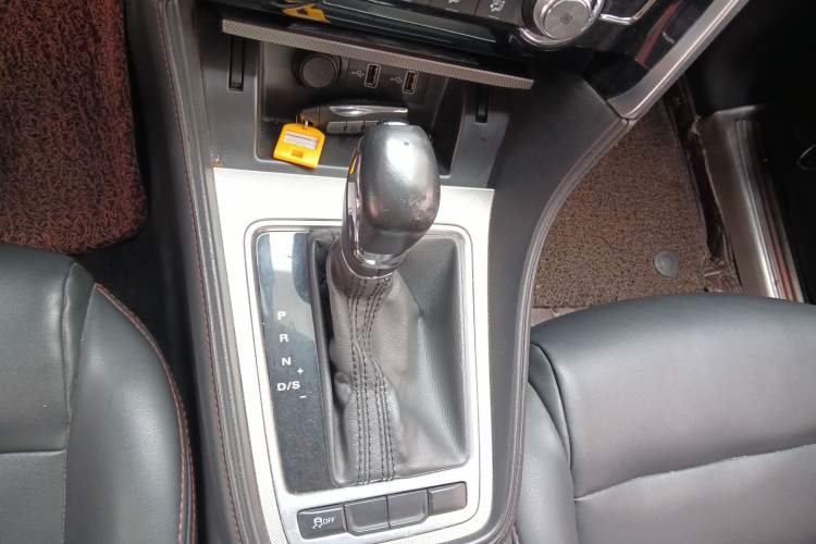 Used MG 6 2018 20T Automatic Elite Smart Connect Version China VI Standard Gear Lever