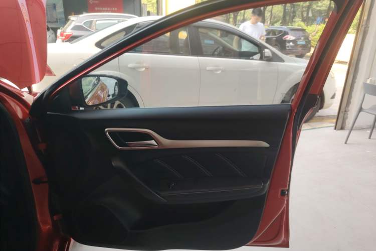 Used MG 6 2018 20T Automatic Luxury Smart Connectivity Version China VI Standard Interior 2