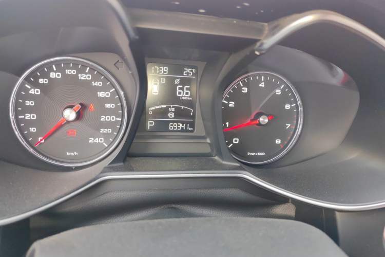 Used MG 6 2018 20T Automatic Luxury Smart Connectivity Version China VI Standard Odometer Close Up