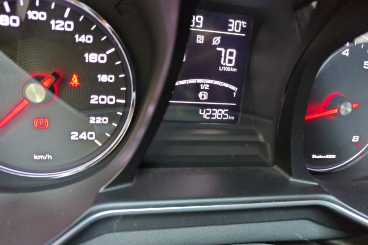 Used MG 6 2018 20T Manual Luxury Smart Connect Version China VI Standard Odometer Close Up