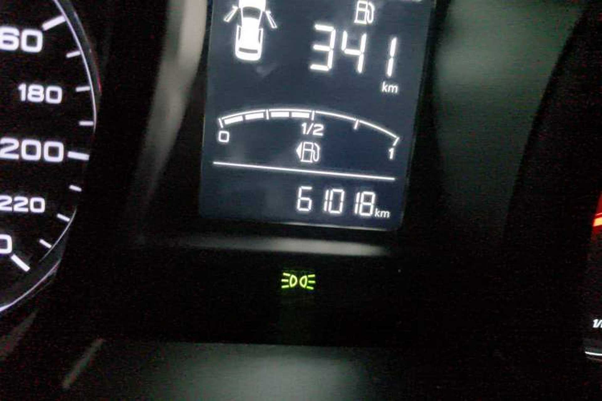 Used MG 6 2018 20T Manual Luxury Smart Connect Version China VI Standard Odometer Close Up