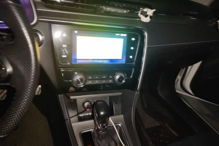 Used MG 6 2018 20T Automatic Luxury Smart Connectivity Version China VI Standard Audio And AC Panel