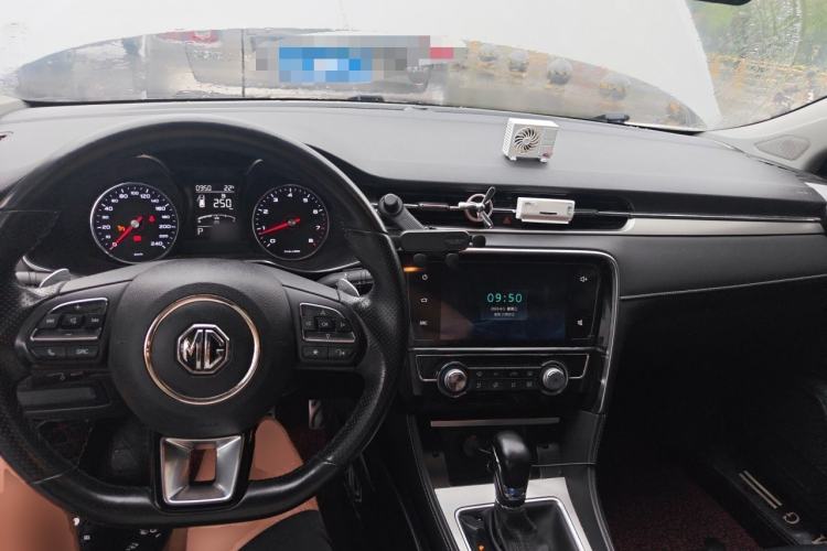 Used MG 6 2018 20T Automatic Luxury Smart Connectivity Version China VI Standard Center Console