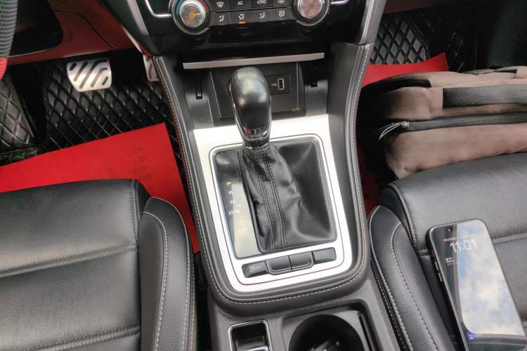Used MG 6 2018 20T Automatic Luxury Smart Connectivity Version China VI Standard Gear Lever