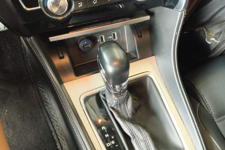 Used MG 6 2018 20T Automatic Luxury Smart Connectivity Version China VI Standard Gear Lever