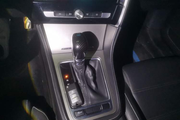Used MG 6 2018 20T Automatic Luxury Internet Edition China VI Standard Gear Lever