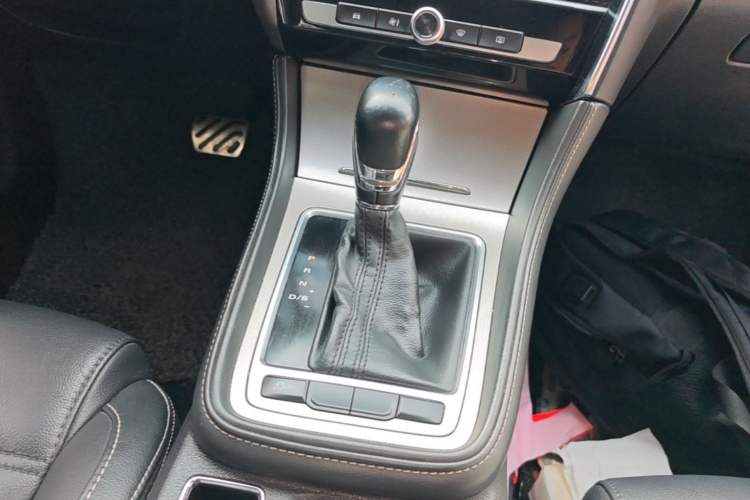 Used MG 6 2018 20T Automatic Luxury Internet Edition China VI Standard Gear Lever