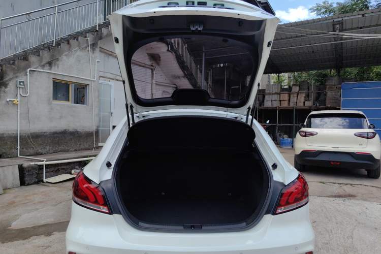 Used MG 6 2018 20T Automatic Luxury Smart Connectivity Version China VI Standard Trunk
