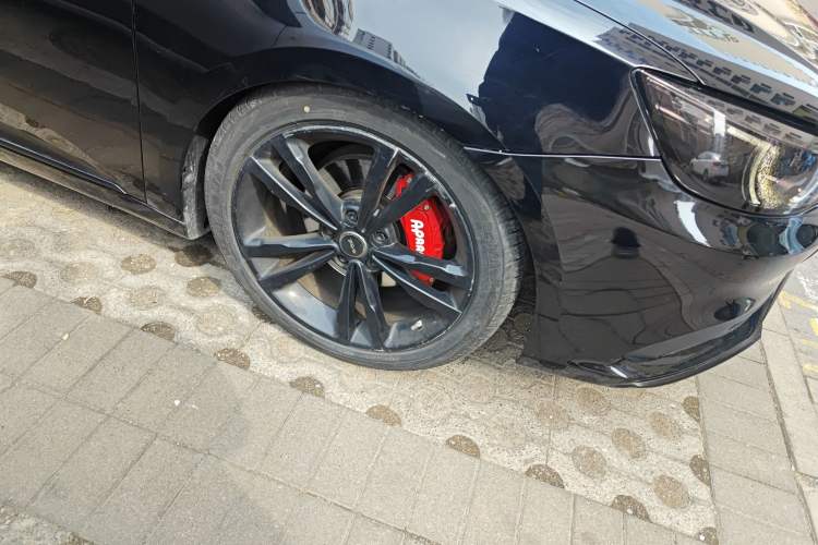Used MG 6 2019 20T Automatic Trophy Competition Edition + BOSE Luxury Sound System Package Right Front Wheel Hub