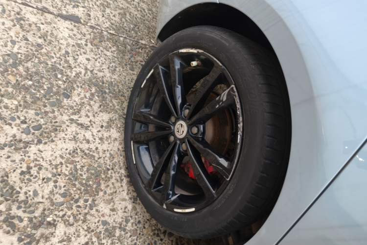 Used MG 6 2019 20T Automatic Trophy Racing Edition + Sporty Rear Exhaust Racing Kit Right Rear Wheel Hub