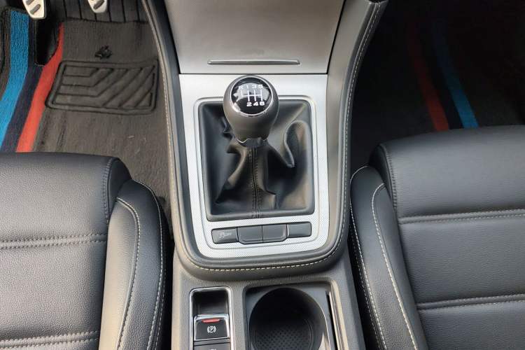 Used MG 6 2019 20T Manual Sport Edition Gear Lever