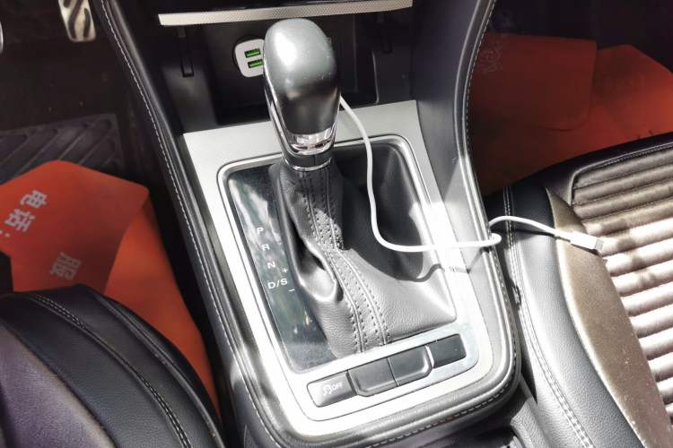 Used MG 6 2019 20T Automatic Sport Edition Gear Lever