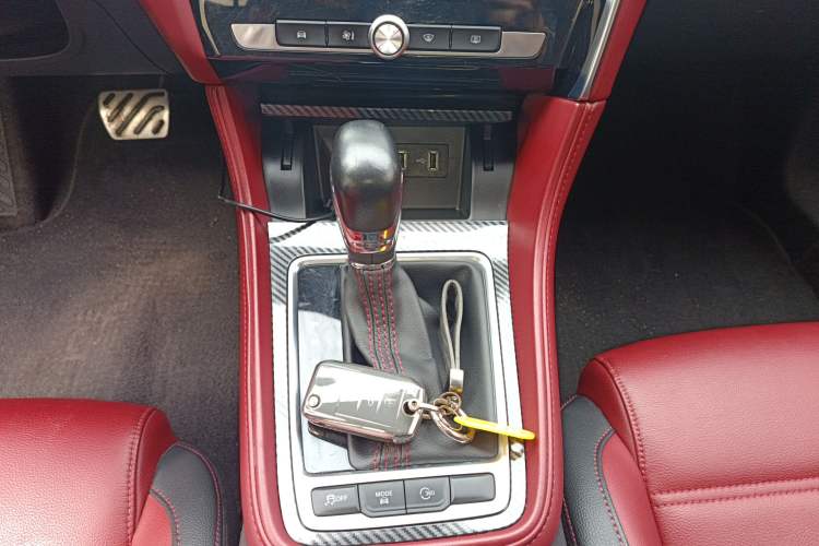 Used MG 6 2019 20T Automatic Trophy Competition Edition + BOSE Luxury Sound System Package Gear Lever