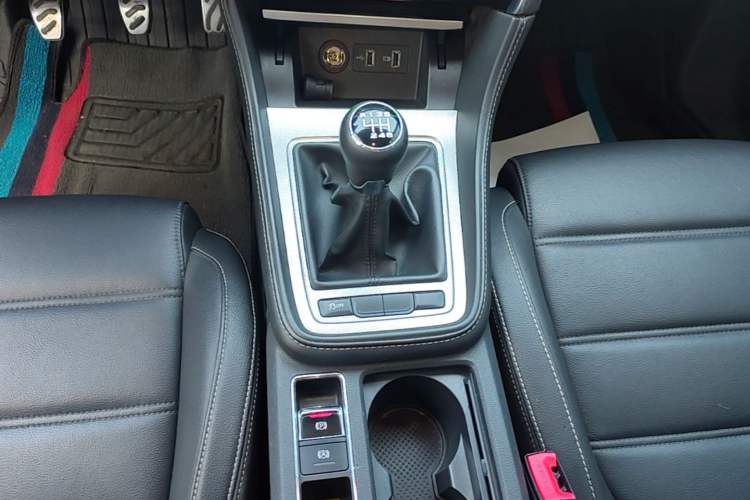 Used MG 6 2019 20T Manual Sport Edition Gear Lever