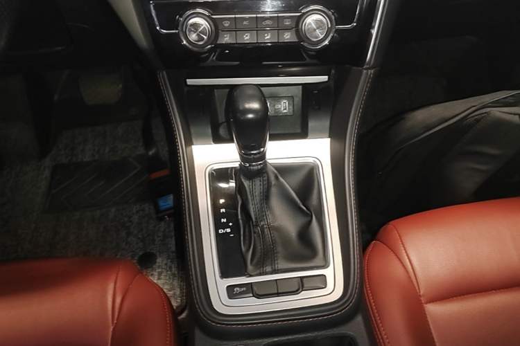 Used MG 6 2019 20T Automatic Starlight Edition Gear Lever