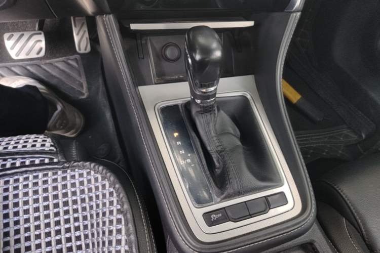 Used MG 6 2019 20T Automatic Sport Edition Gear Lever