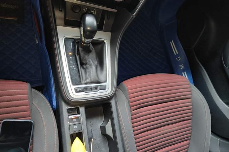 Used MG 6 2019 20T Automatic Starlight Edition Gear Lever