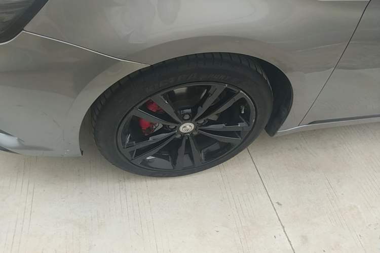 Used MG 6 2019 20T Automatic Trophy Racing Edition + Sporty Rear Exhaust Racing Kit Left Front Wheel Hub
