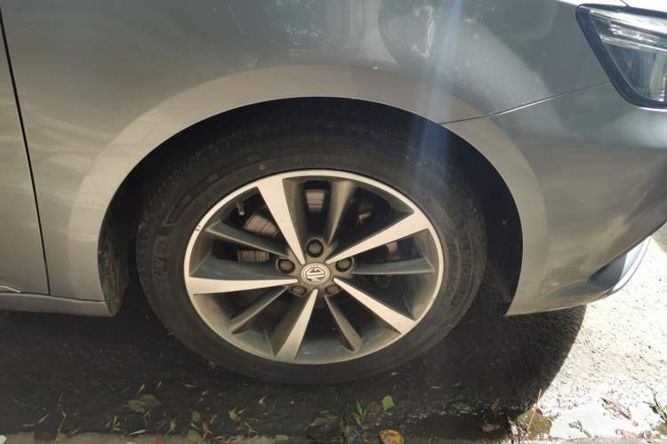 Used MG 6 2019 20T Automatic Sport Edition Right Front Wheel Hub
