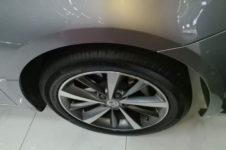 Used MG 6 2019 20T Automatic Starlight Edition Right Front Wheel Hub