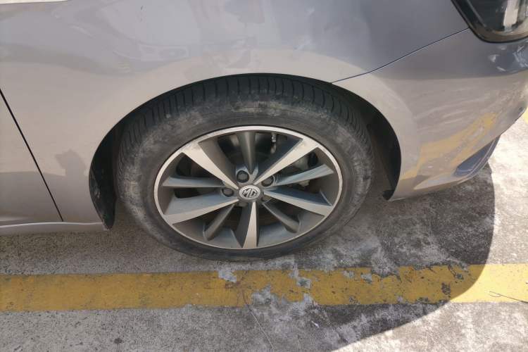 Used MG 6 2019 20T Automatic Starlight Edition Right Front Wheel Hub