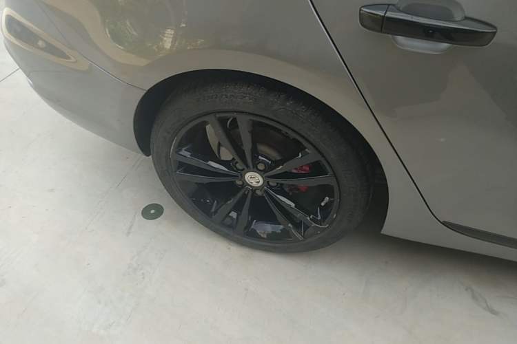 Used MG 6 2019 20T Automatic Trophy Racing Edition + Sporty Rear Exhaust Racing Kit Right Rear Wheel Hub