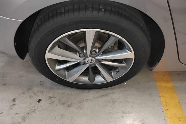 Used MG 6 2019 20T Automatic Starlight Edition Right Rear Wheel Hub