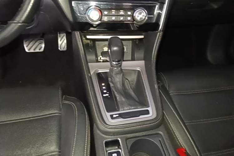 Used MG 6 2019 20T Automatic Sport Edition Gear Lever