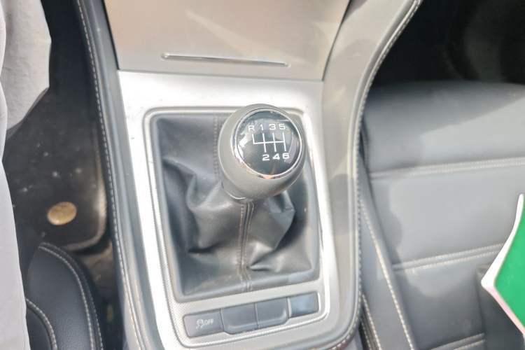 Used MG 6 2019 20T Manual Sport Edition Gear Lever