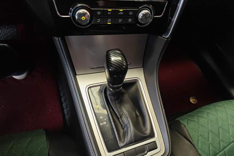 Used MG 6 2019 20T Automatic Starlight Edition Gear Lever