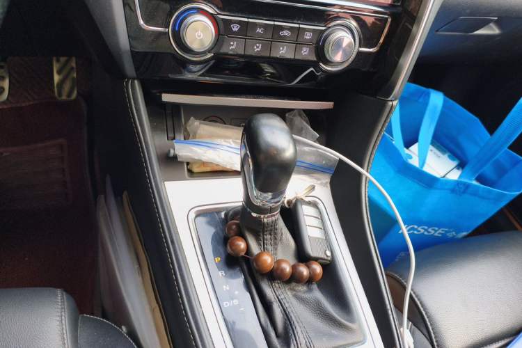 Used MG 6 2019 20T Automatic Sport Edition Gear Lever