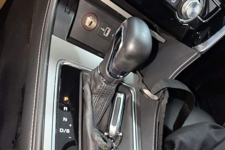 Used MG 6 2019 20T Automatic Sport Edition Gear Lever