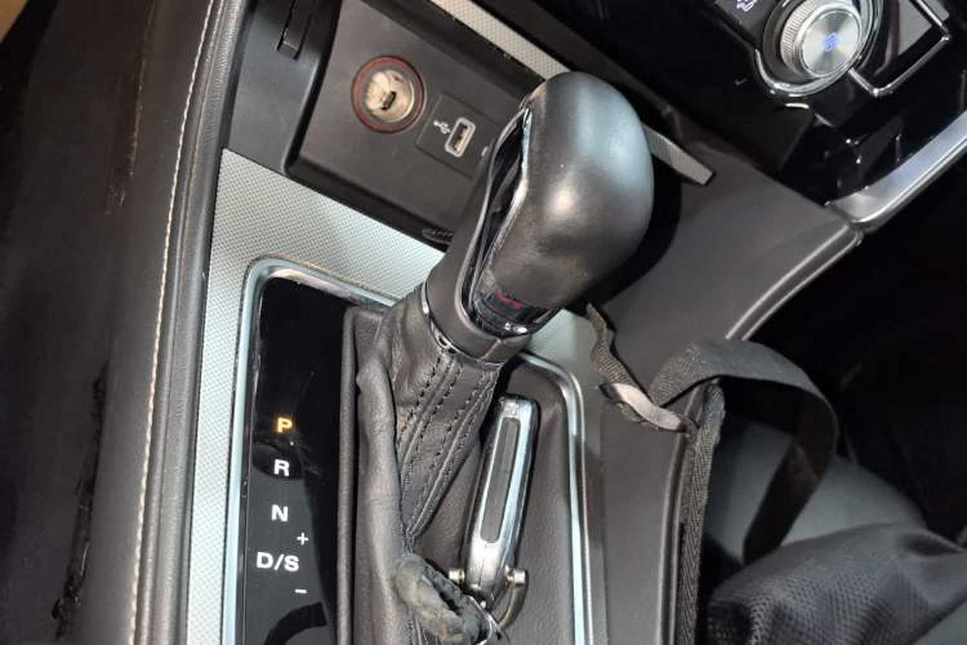 Used MG 6 2019 20T Automatic Sport Edition Gear Lever