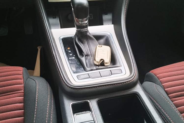 Used MG 6 2019 20T Automatic Starlight Edition Gear Lever