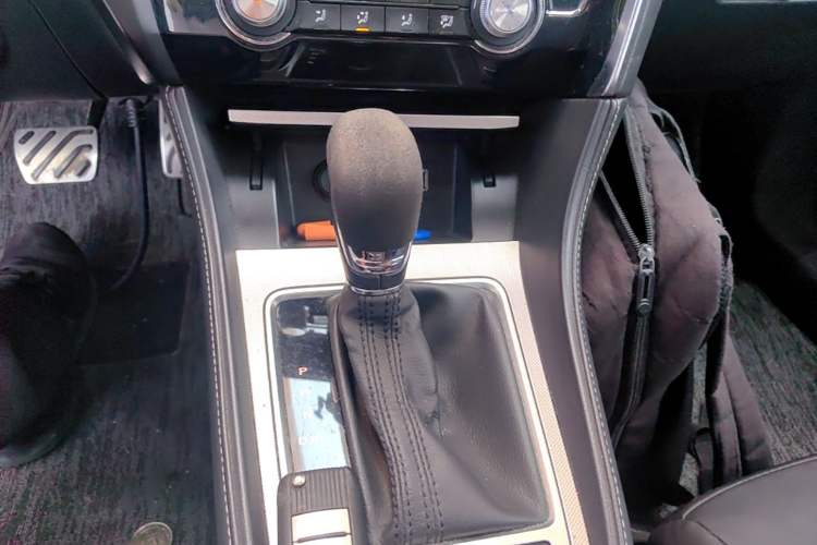 Used MG 6 2019 20T Automatic Sport Edition Gear Lever
